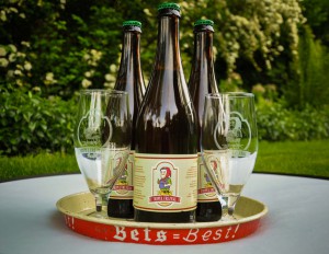 foto van Tripel Trezeke, flessen en glazen van dit ambachtelijke natuurlijke blonde streekbier uit Geetbets